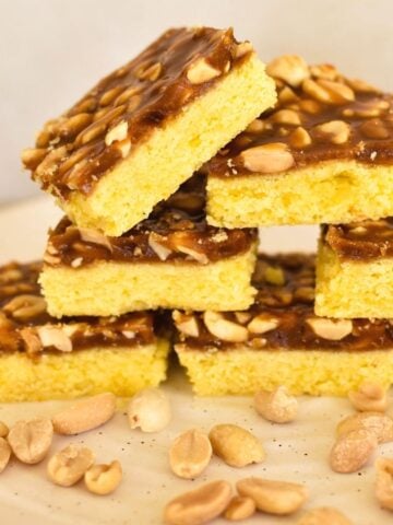 caramel peanut slice