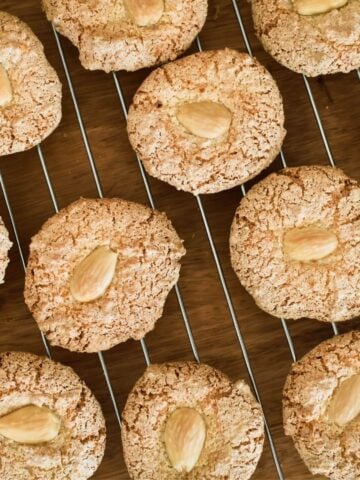 amaretti biscuits