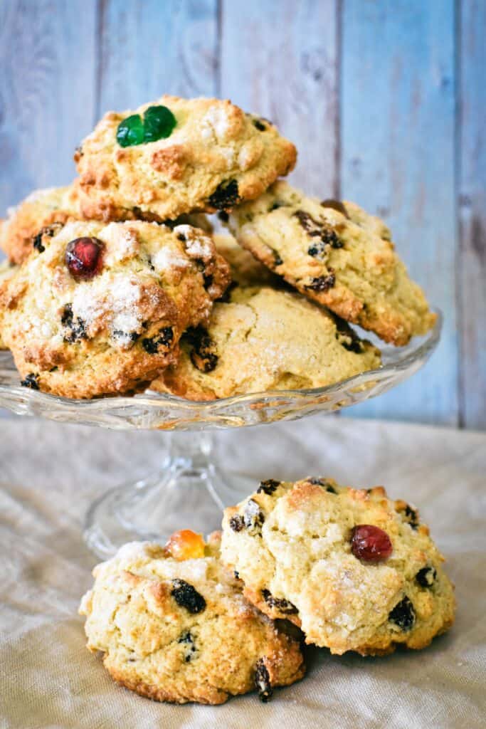 rock cakes on cake stand.